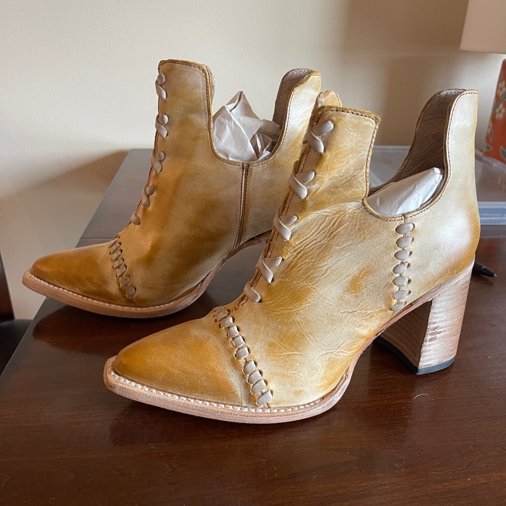 Freebird Jameson, size 11 Banana
